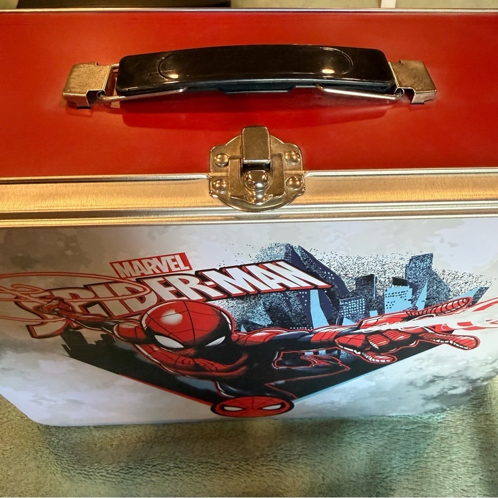 Marvel Spider-Man Metal Lunch Box Tin 8” x 9.5” x 4” CultureFly - Picture 6 of 6